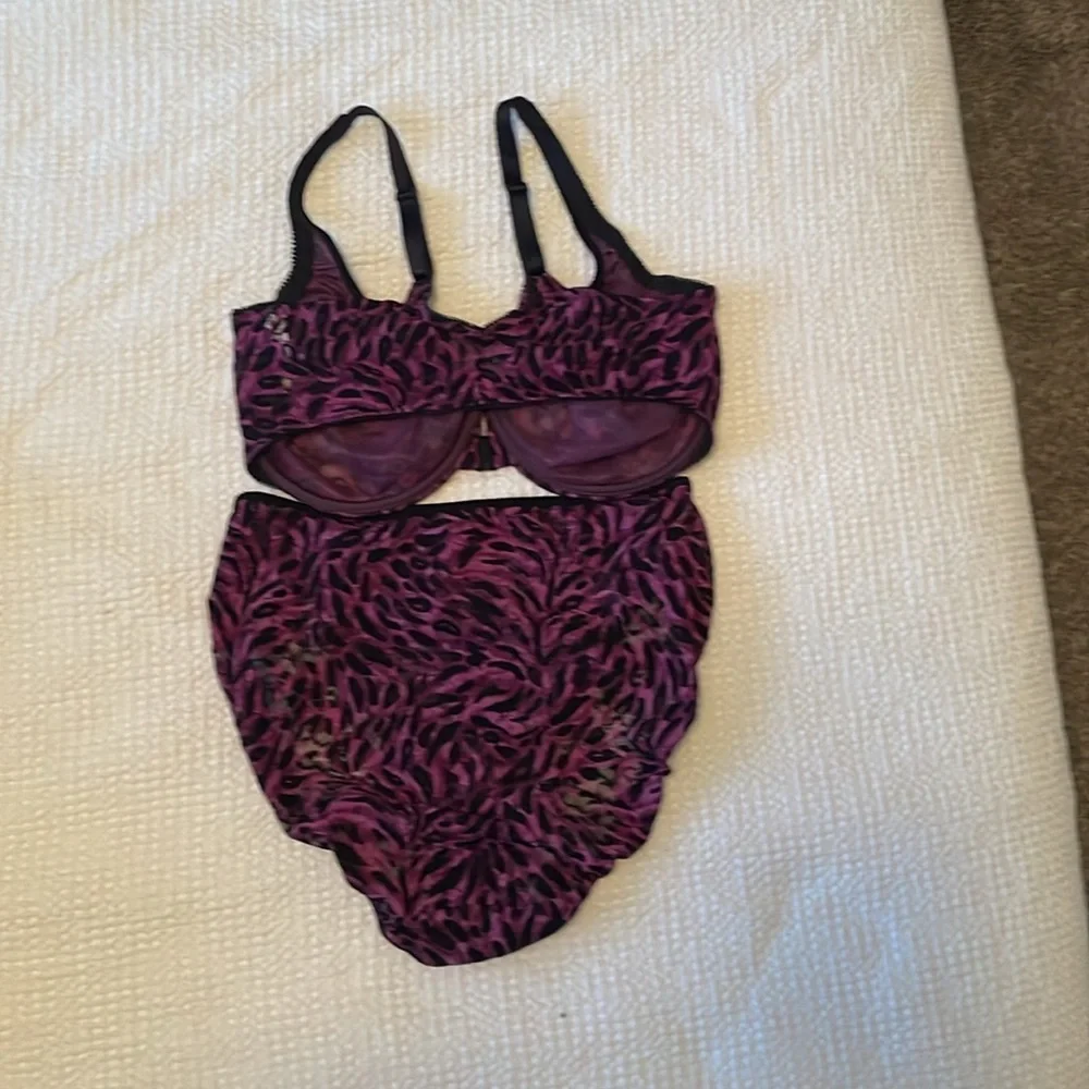 NWOT Vintage Victorias Secret Purple and Black animal print bra & panty 38DD/XL​ - Picture 2 of 8
